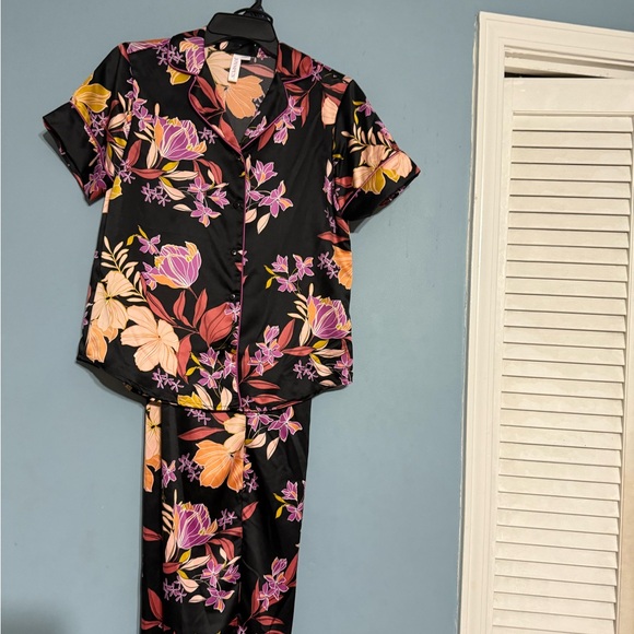 SELLING JOYSPUN PAJAMA SET FOR WOMEN SIZE XS NWT SHORT SLEEVE FLORAL COLOR. - Picture 13 of 15